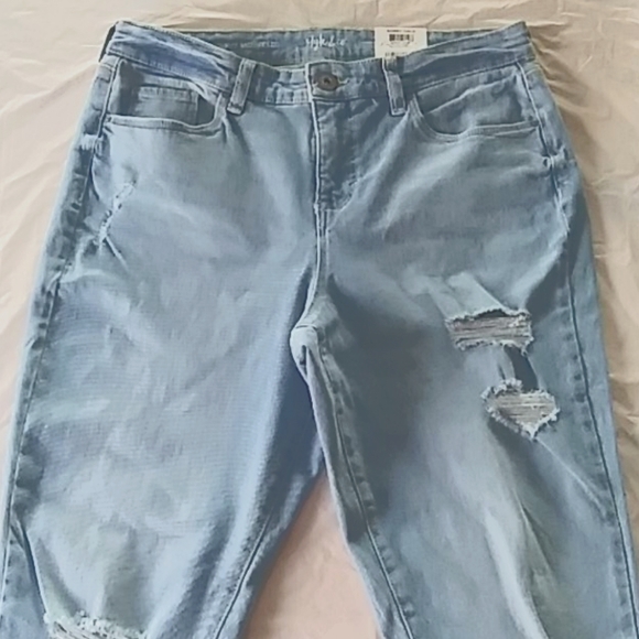 Distressed Jeans - Picture 6 of 16
